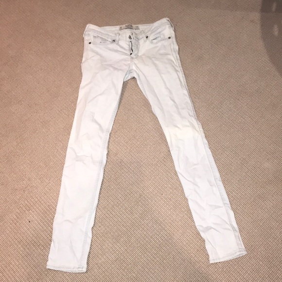 Lightly Distressed Light Wash Abercrombie Jeans - Picture 2 of 4